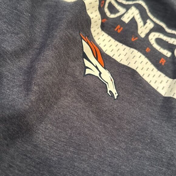 Denver Broncos NFL Long Sleeve T-Shirt Size Large - Picture 8 of 8